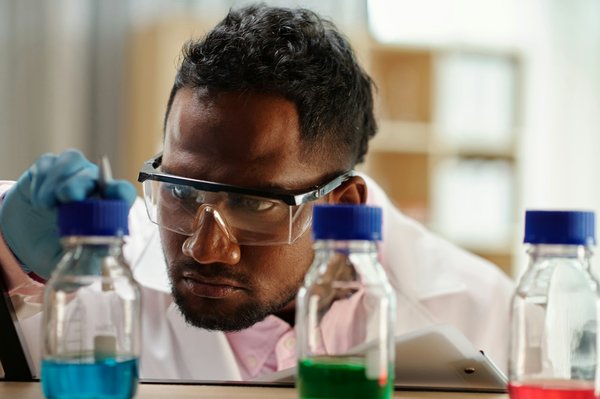 Découvrez les opportunités pour pharmacien biologiste chez phi santé